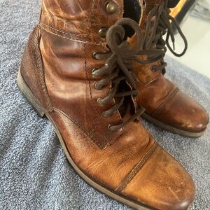 Aldo retro combat boots in brown leather w/zip up fit